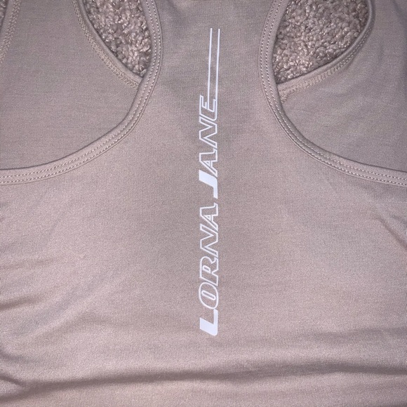 Lorna Jane ruched crop tank - Picture 4 of 6